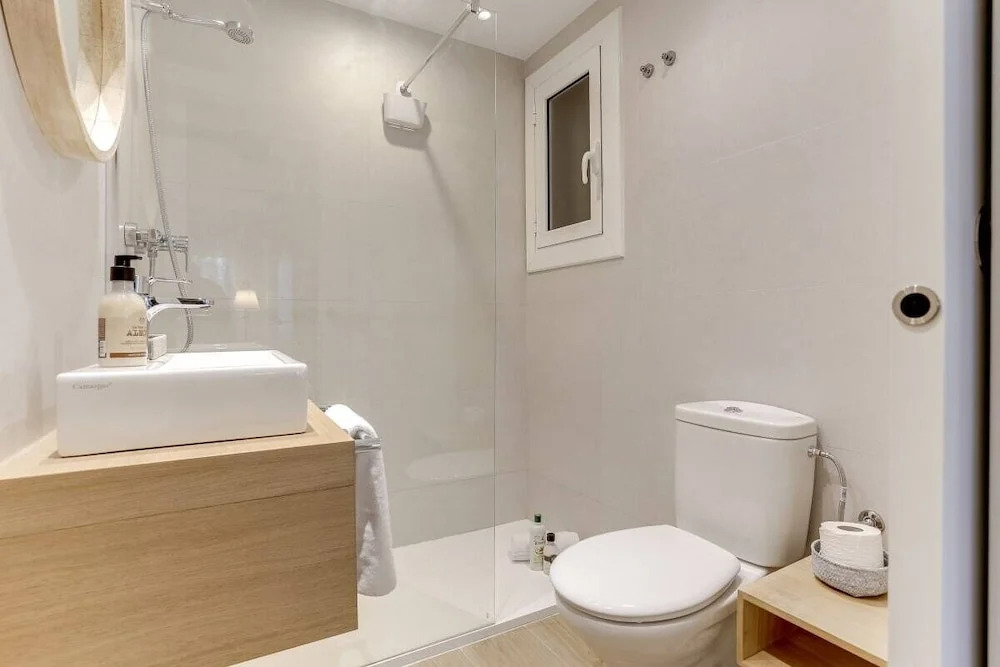 Stylish 4 bed Apt in the Center