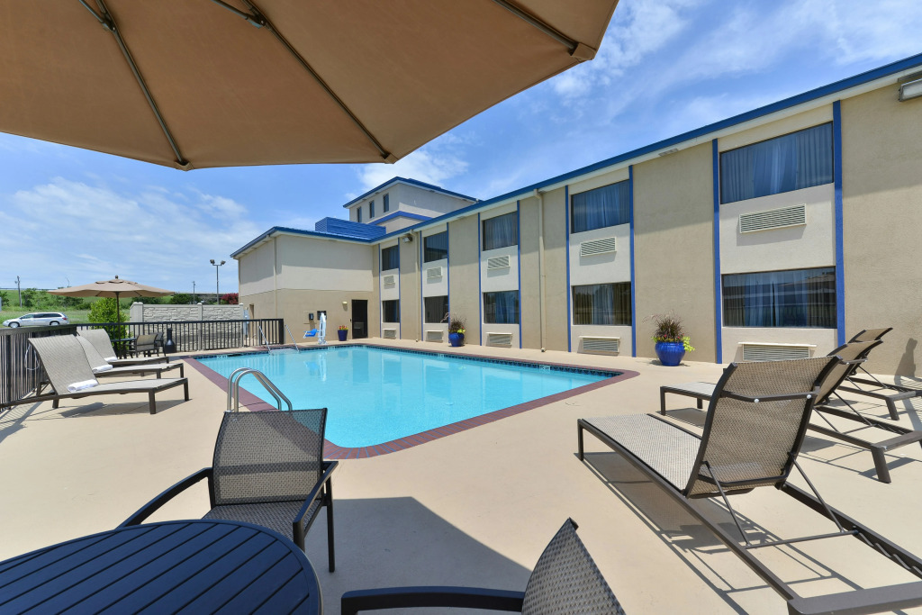 Baymont Inn & suites by Wyndham Ardmore I-35
