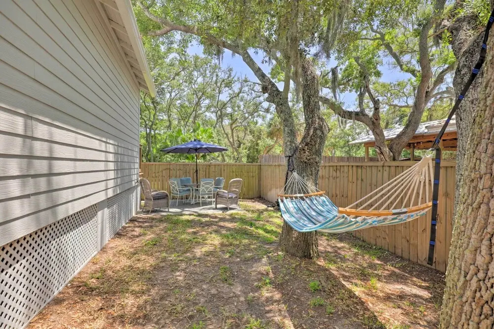 St Augustine Beach Cottage: Walk to Water!