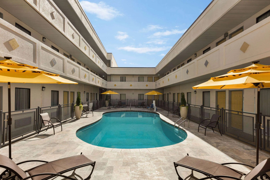 Days Inn - Rivergate
