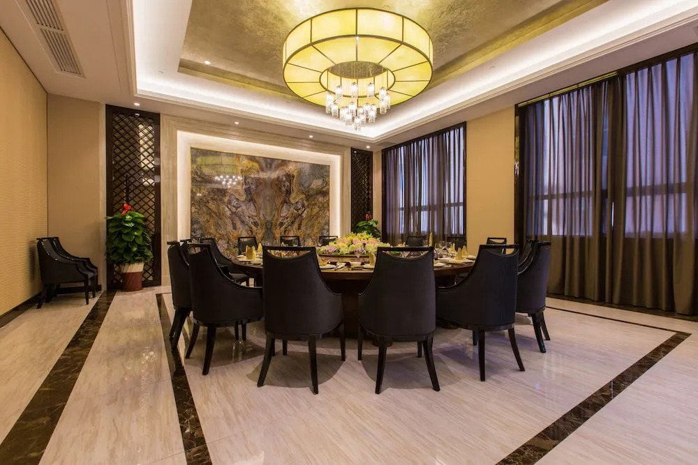 Lianjiang Century Hongteng Hotel