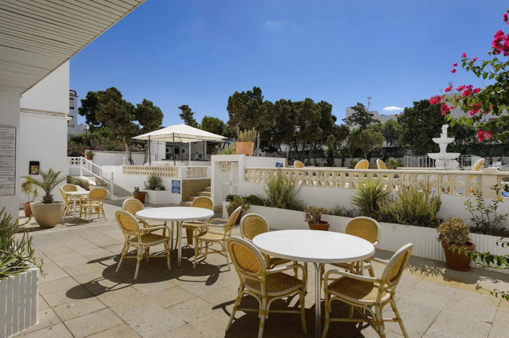 Apartamentos San Antonio Beach