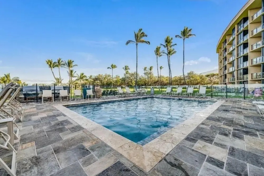 Kihei Surfside, #305 1 Bedroom Condo by RedAwning