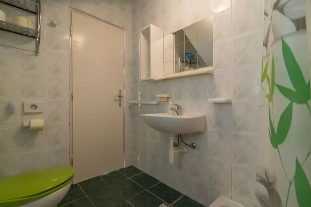 Room in Apartment - Great Location Just a Short Walk From the Beach and Downtown Biograd - 4 Guests!