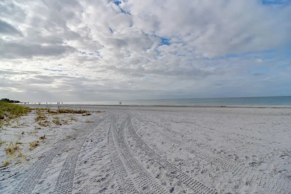Condo w/ Community Pool - Walk to Madeira Beach!