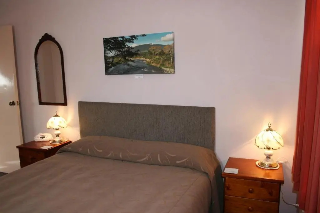 Settlers Motel