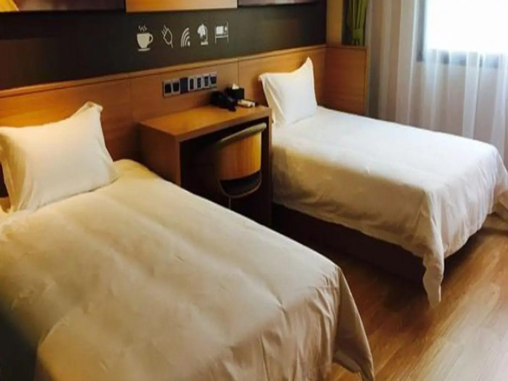 IU Hotel Xuzhou Fengxian Liubang Plaza
