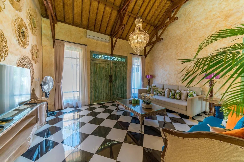 Villa Secret Estate