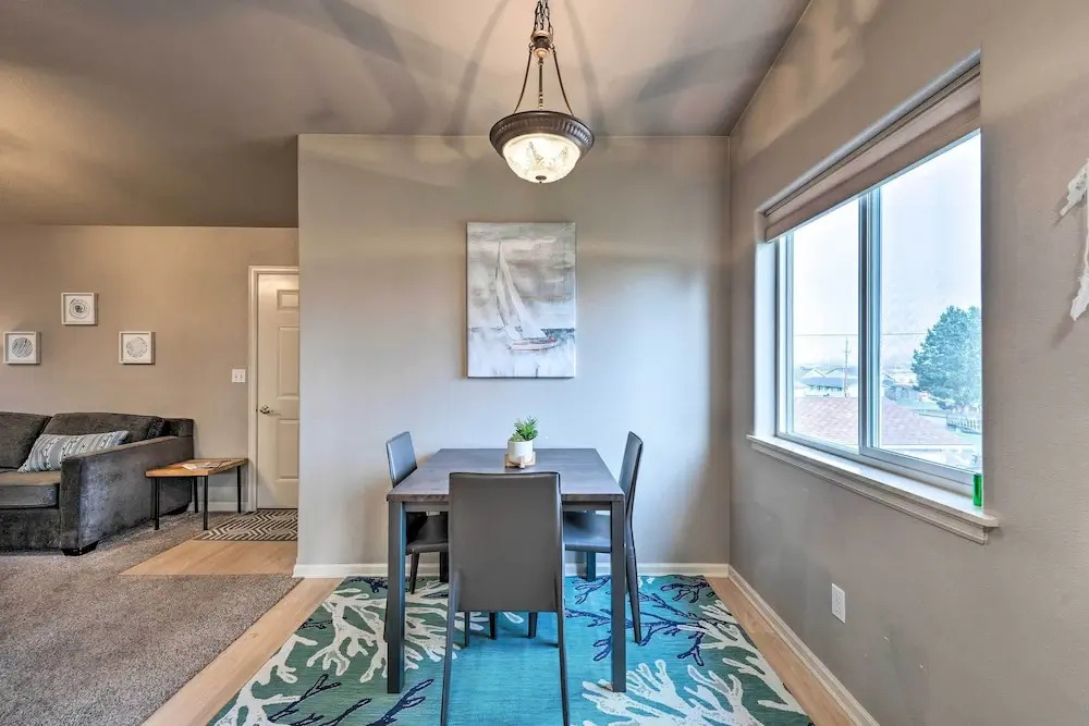 Apartment w/ Patio & Grill Access ~ 1/2 Mi to Bay!