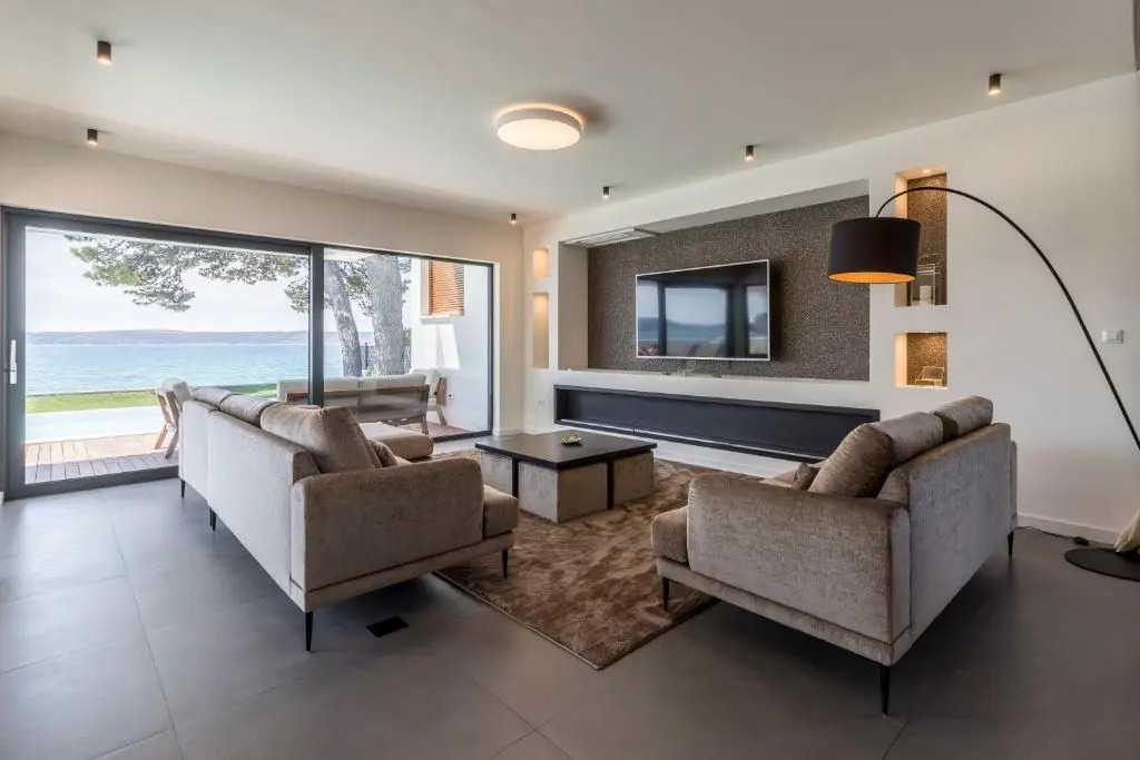 Beachfront Villa with Heated Infinity Pool and Direct Sea Access Kastela near Split