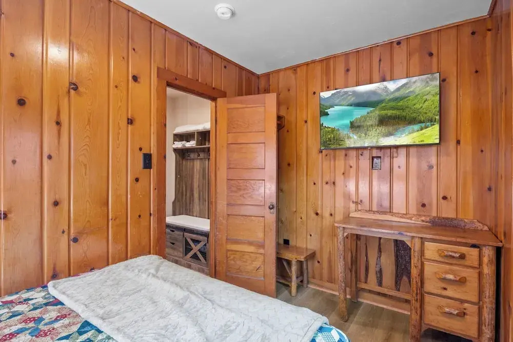 Timber Lodge Cabin 13