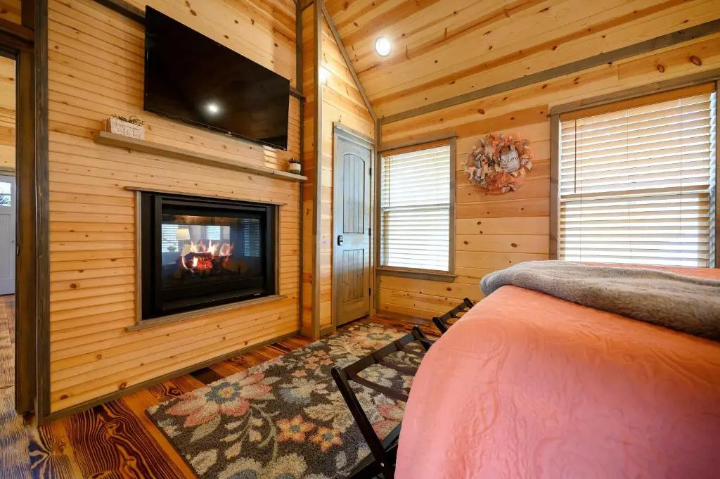 5 Star The Hidden Gem Farmhouse Romantic get away w EV connection