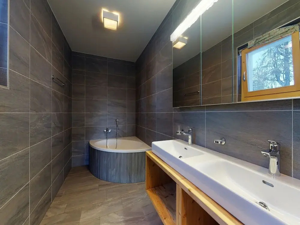 Les Mayens MB 001 - Luxury Apartment 8 Pers
