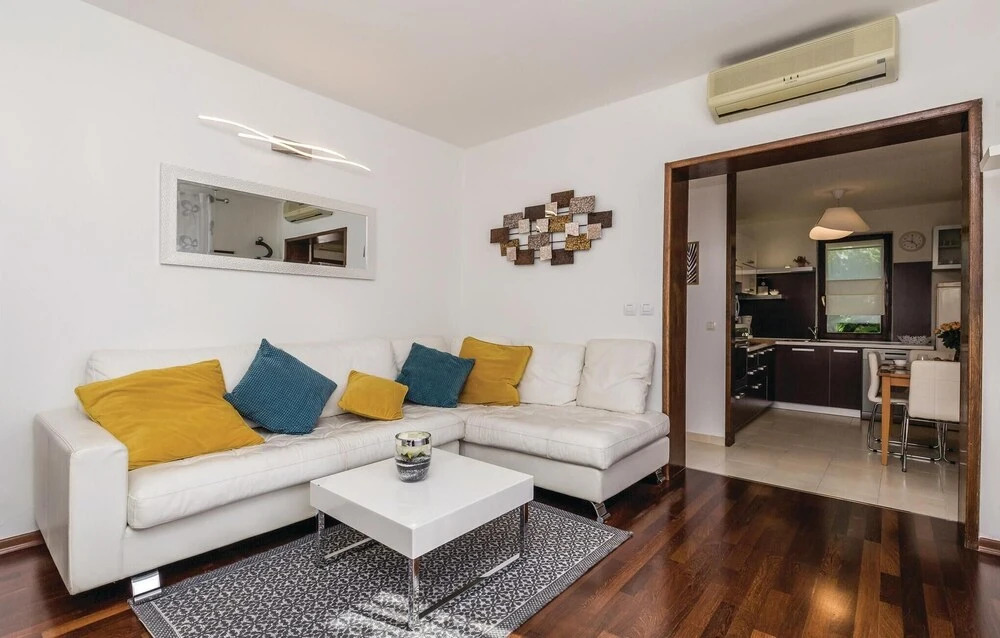 Beautiful Home in Rijeka With Wifi and 3 Bedrooms