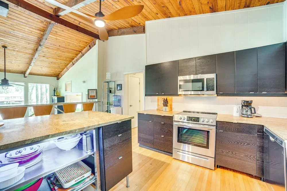 Live Lake Life! Enchanted Oaks Gem w/ Private Dock