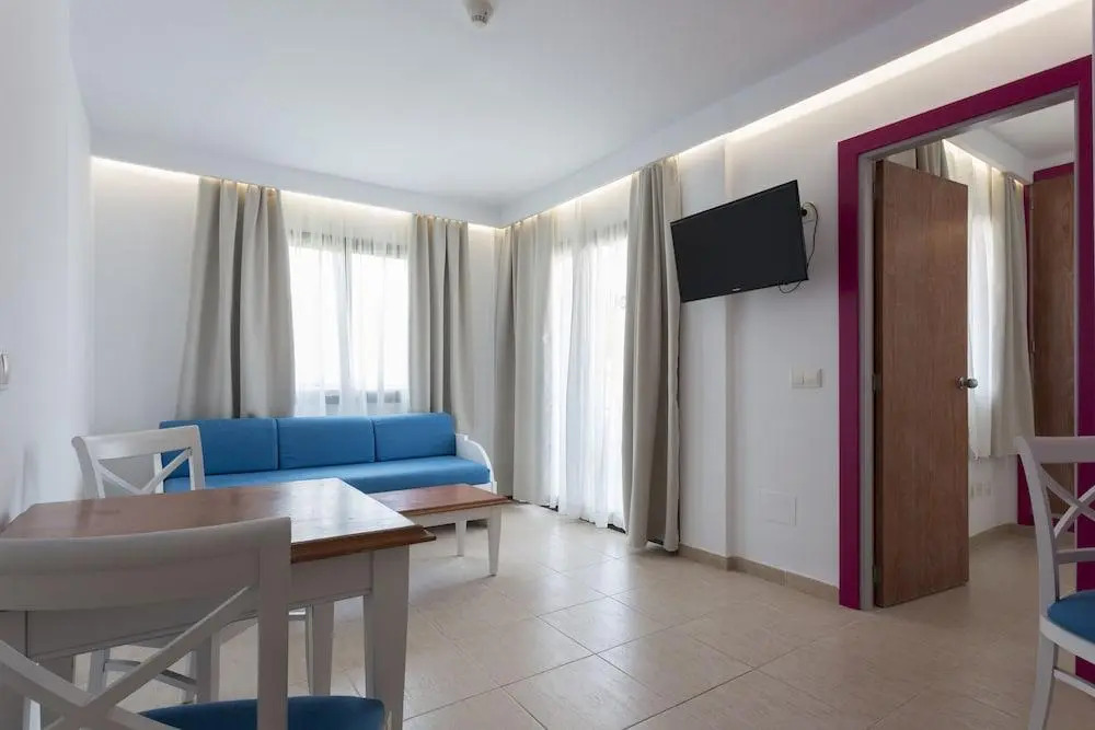 Aparthotel Cala Guya