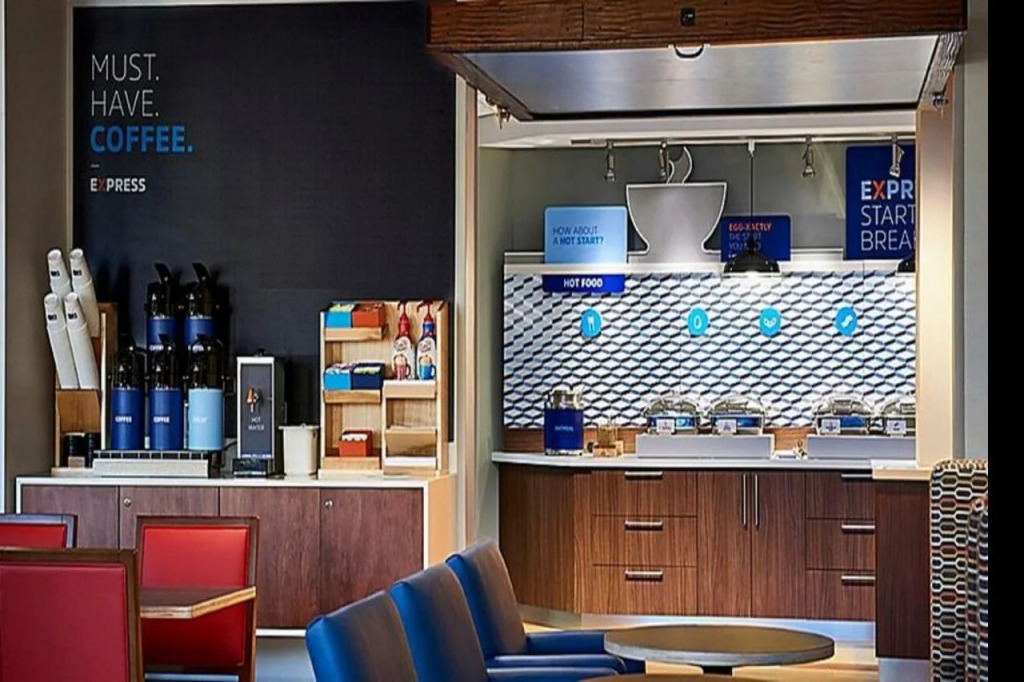 Holiday Inn Express & Suites Greenville - Taylors by IHG