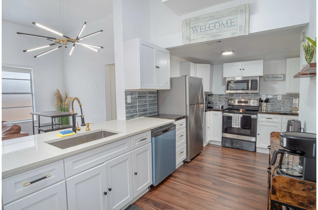 Spacious 4 BR Home Near River Walk 6 Mins Drive