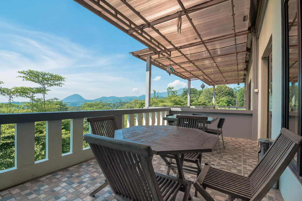 RedDoorz Premium @ Fafa Hills Resort Puncak
