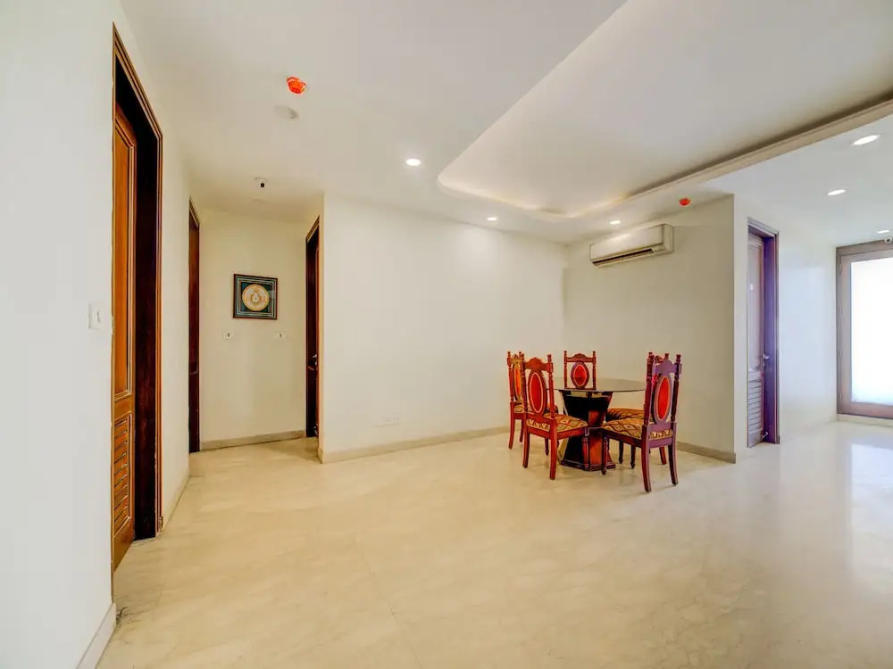 OYO 9553 Hotel Kings Plaza
