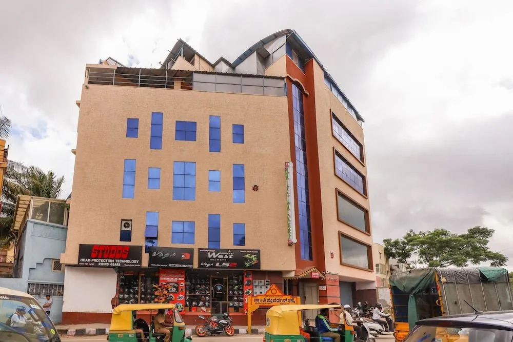 OYO Flagship 49293 Hotel White Walkers