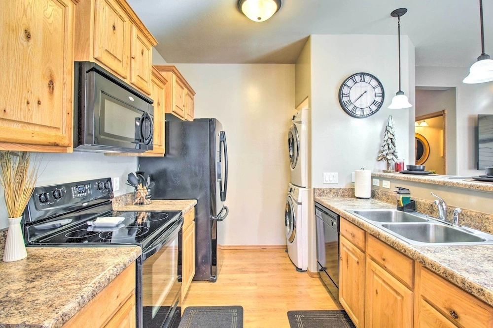 2 Mi to Fool Hollow Lake: Rustic Show Low Condo