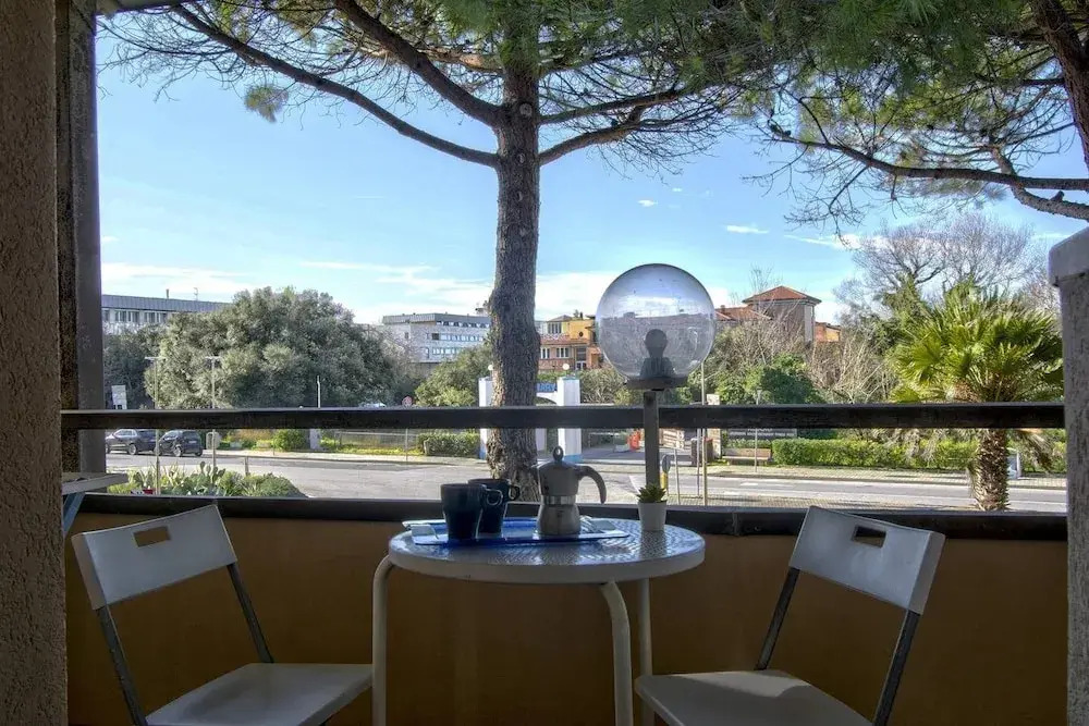 ALTIDO Lovely 1BR flat with patio and parking