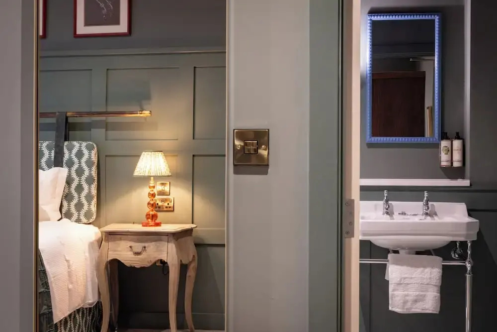 The Coat and Bear - A Heartwood Inn