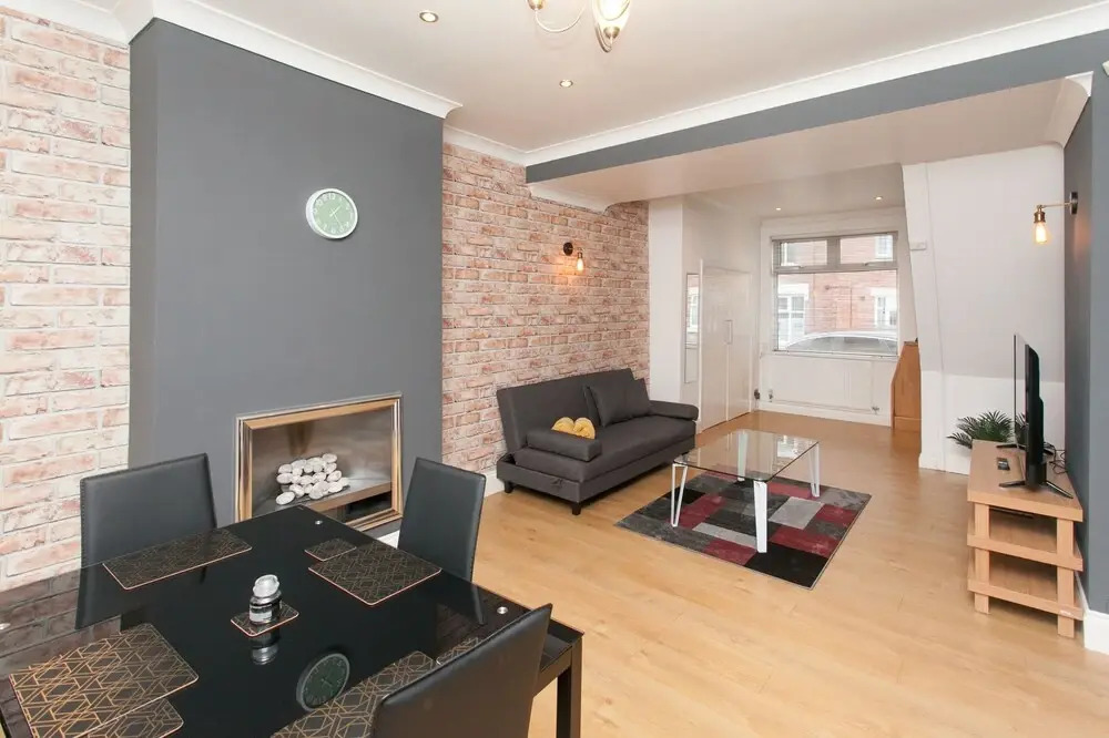 NEW Cosy 2BD Home Close To Centre Stoke On Trent