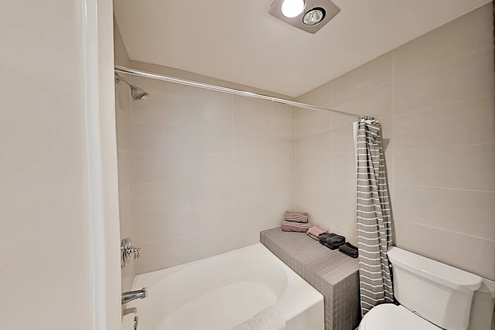 Immaculate Beach W/ Pool, Hot Tub & Balconies 2 Bedroom Condo