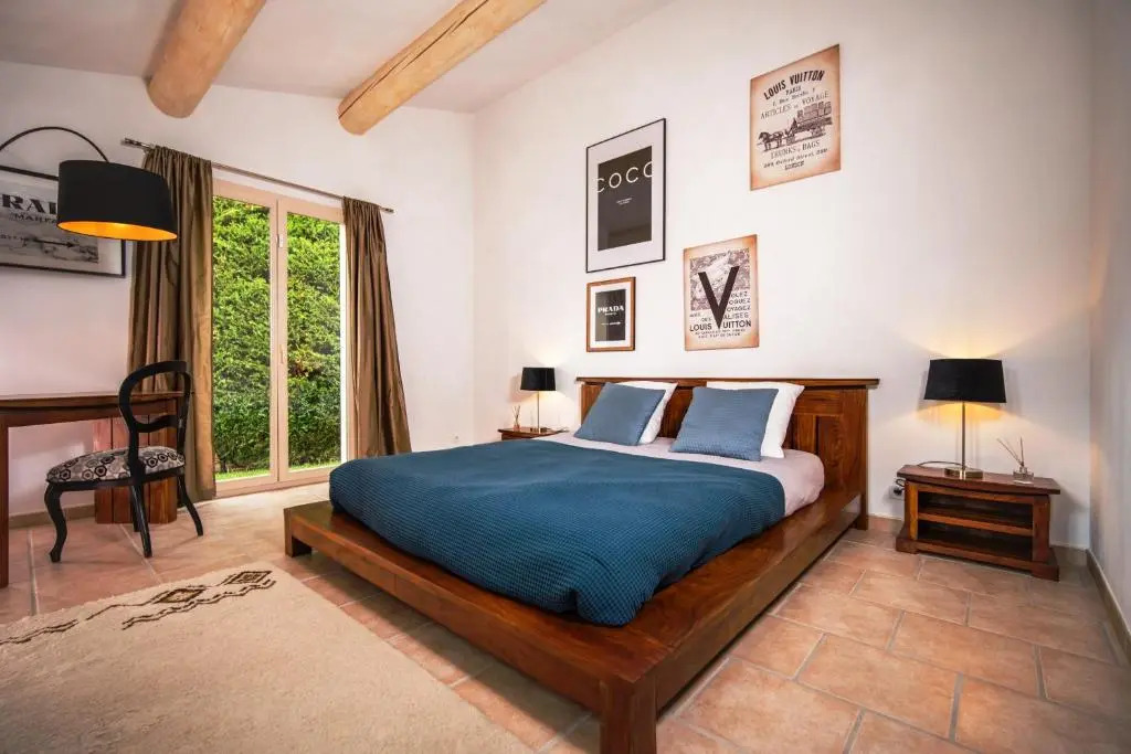 Villa Tessa for 14 people with private pool sauna and gym close to Aix en Provence