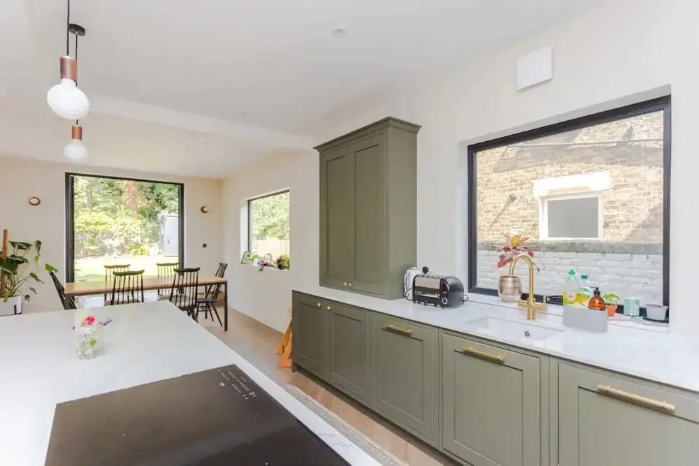 Modern 3 Bedroom Home in Honor Oak Beside Nature Reserve