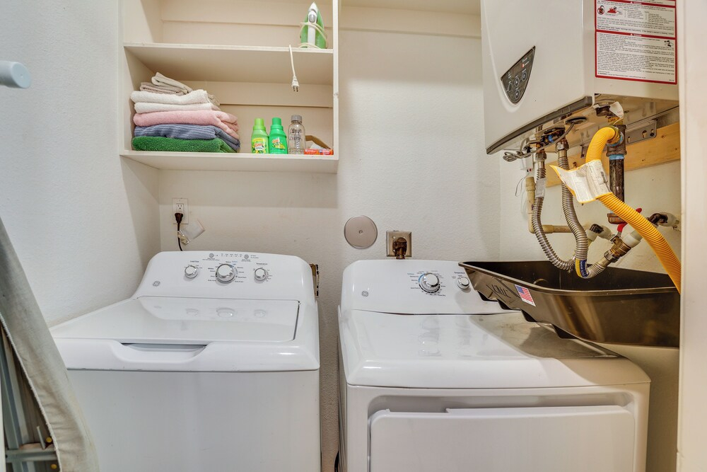 Sleek & Central! Houston Stay Near Med Center