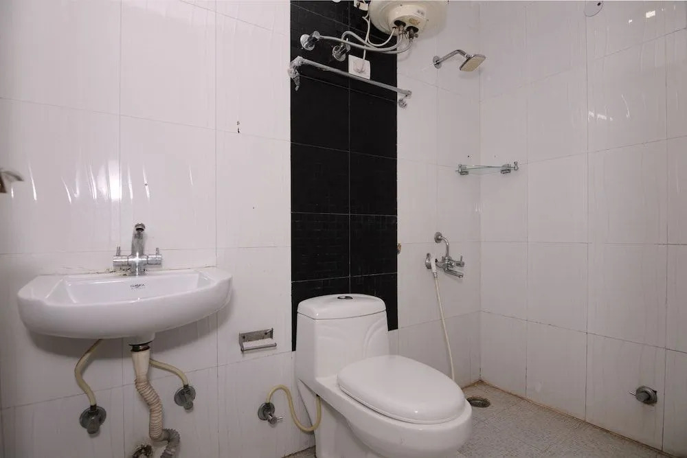 OYO 2041 Hotel Silver Land