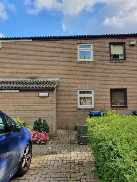 17 Spring Close Service Apartment