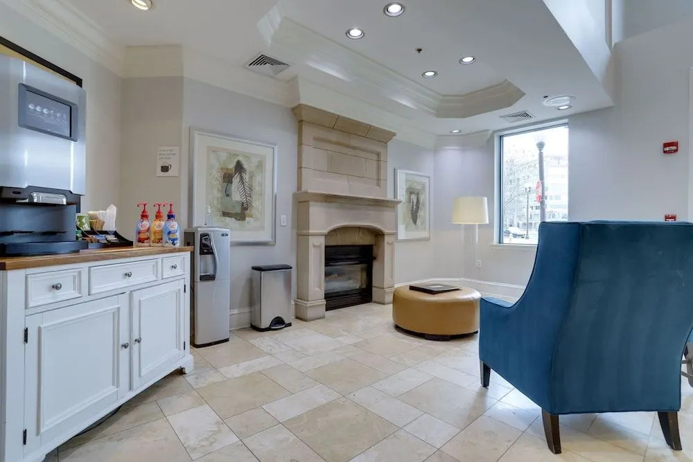 Sophisticated and Beautiful Condo