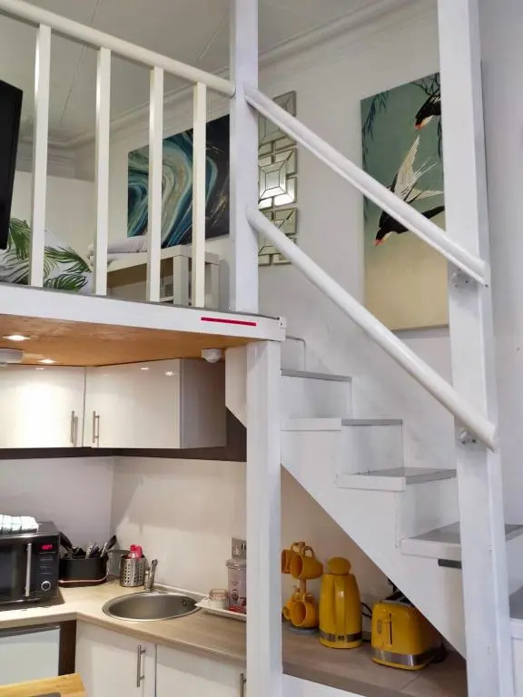 Cute & Cosy Loft-Style Studio close to Beach