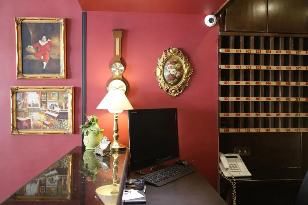 Gondola Hotel & Suites