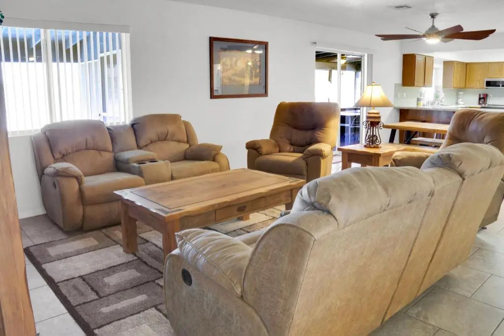 *New* Cozy Pool Home - Heart Of Lake Havasu