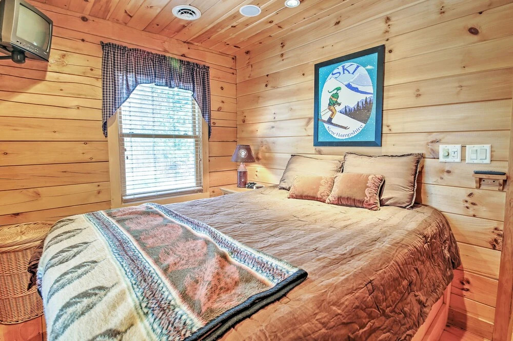 Rustic North Conway Cabin < 3 Mi to Cranmore Mtn!