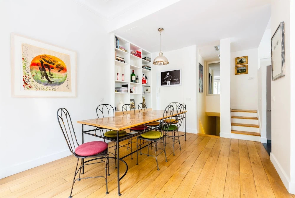 Sophisticated Home close to the Museums