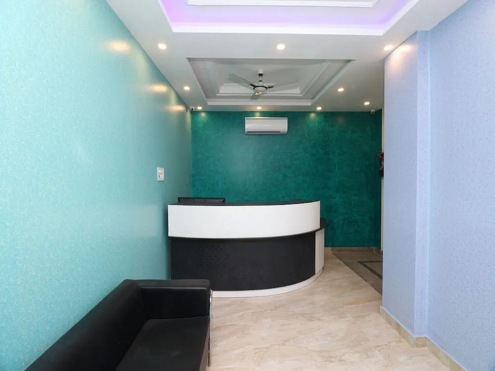 OYO 25130 Hotel Royal Inn