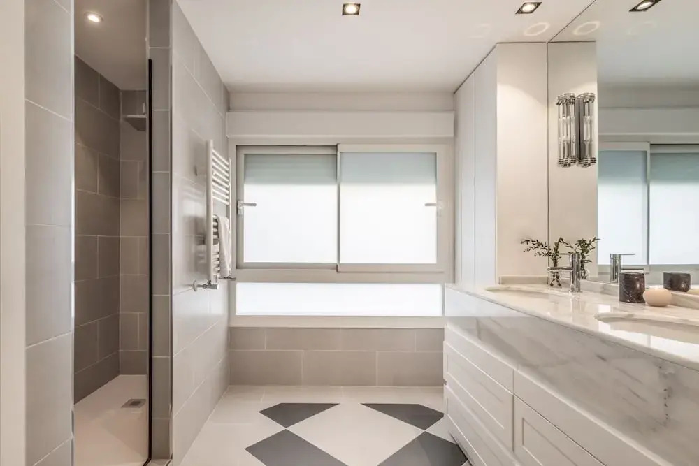 Besalu - 3 Bedrooms and Balcony in Castilla