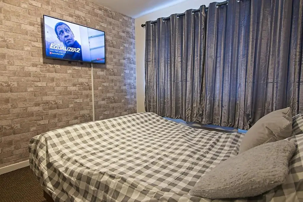 Stylish Five Star Rated Apartment