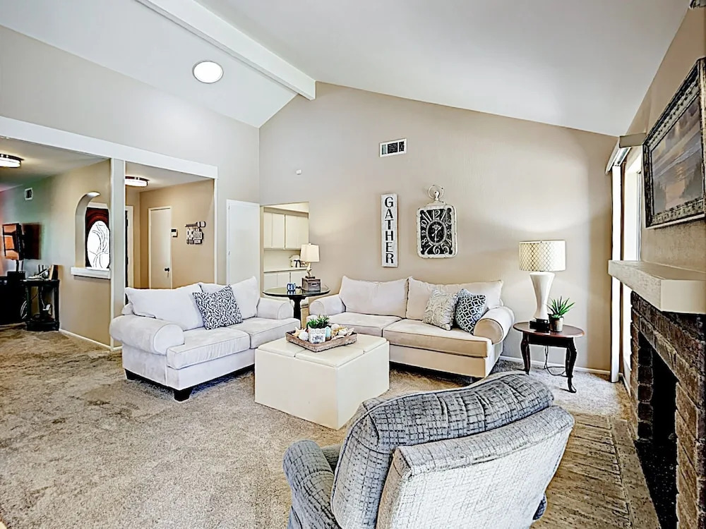 1160 Oxnard - 4 Br Home