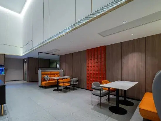Berman Hotel (Zhanjiang Wuchuan Jiefang Middle Road Gangfeng Plaza)