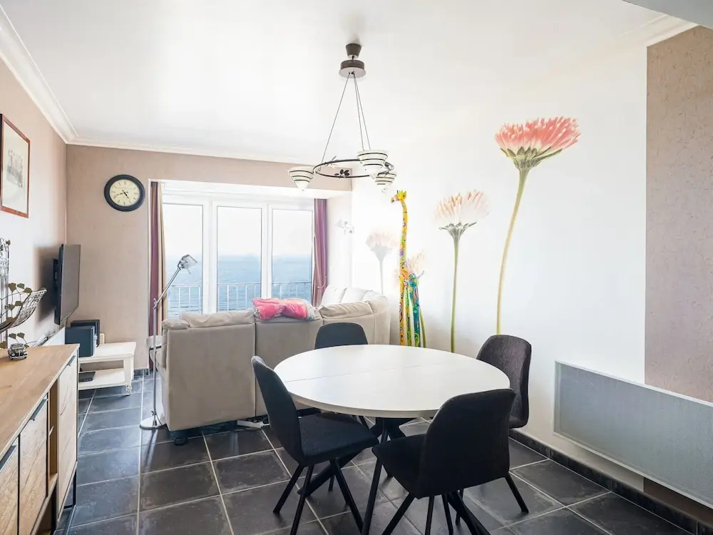 Apartment with sun facing terrace