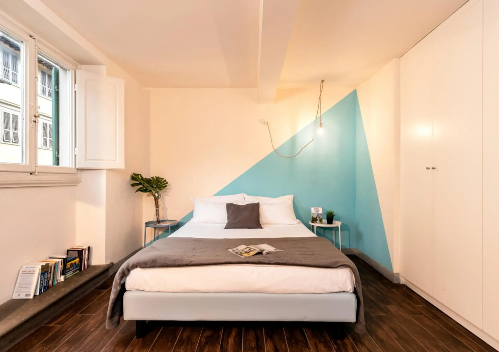 Historic Center apartment - Next to the river, all attractions, SMN train station