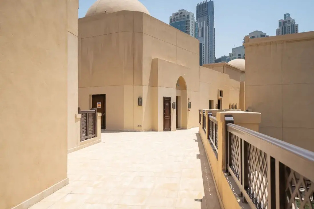 Glamorous Arabian flat with views to Burj Khalifa