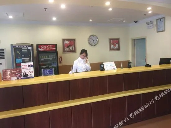 Home Inn Yunlv Hotel (Yulin Meilin Pedestrian Street Bus Terminal)